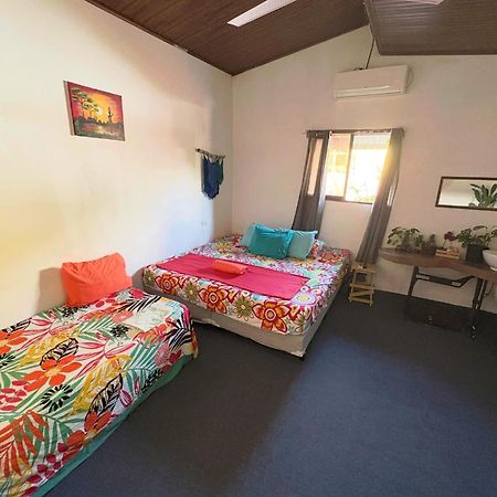 Passifloras Hostel Quepos Eksteriør billede