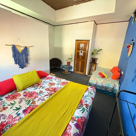 Passifloras Hostel Quepos Eksteriør billede