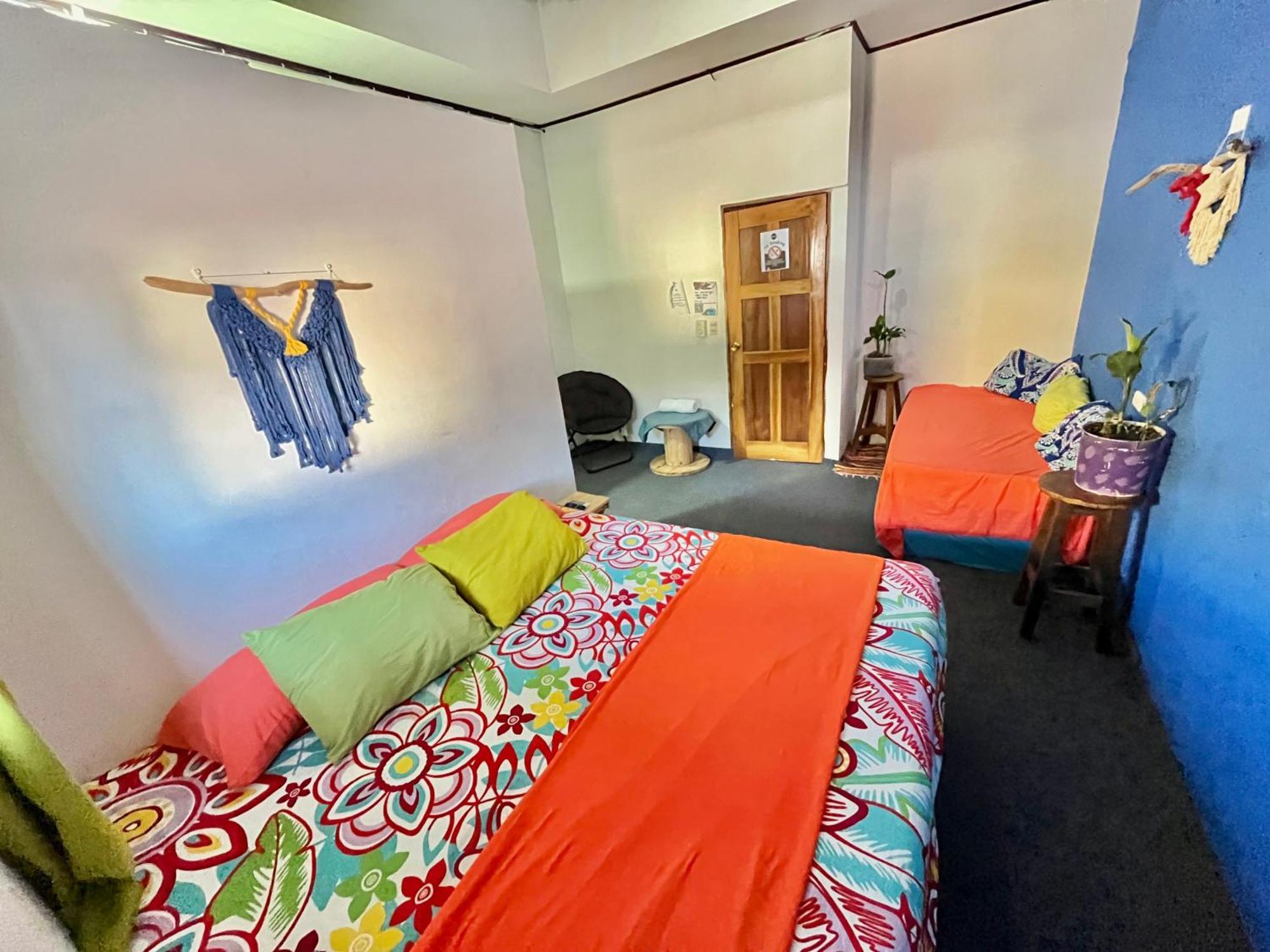 Passifloras Hostel Quepos Eksteriør billede