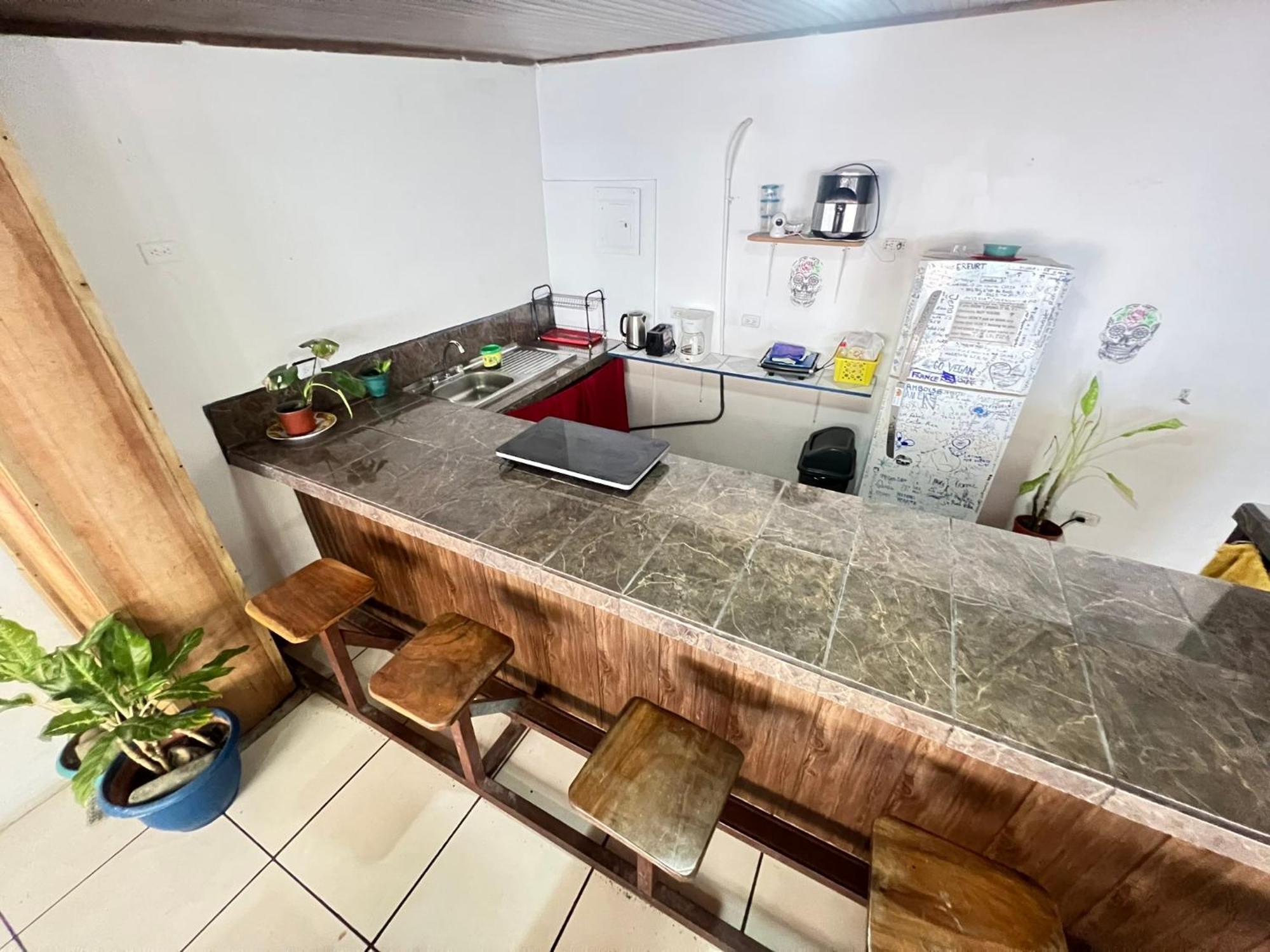 Passifloras Hostel Quepos Eksteriør billede
