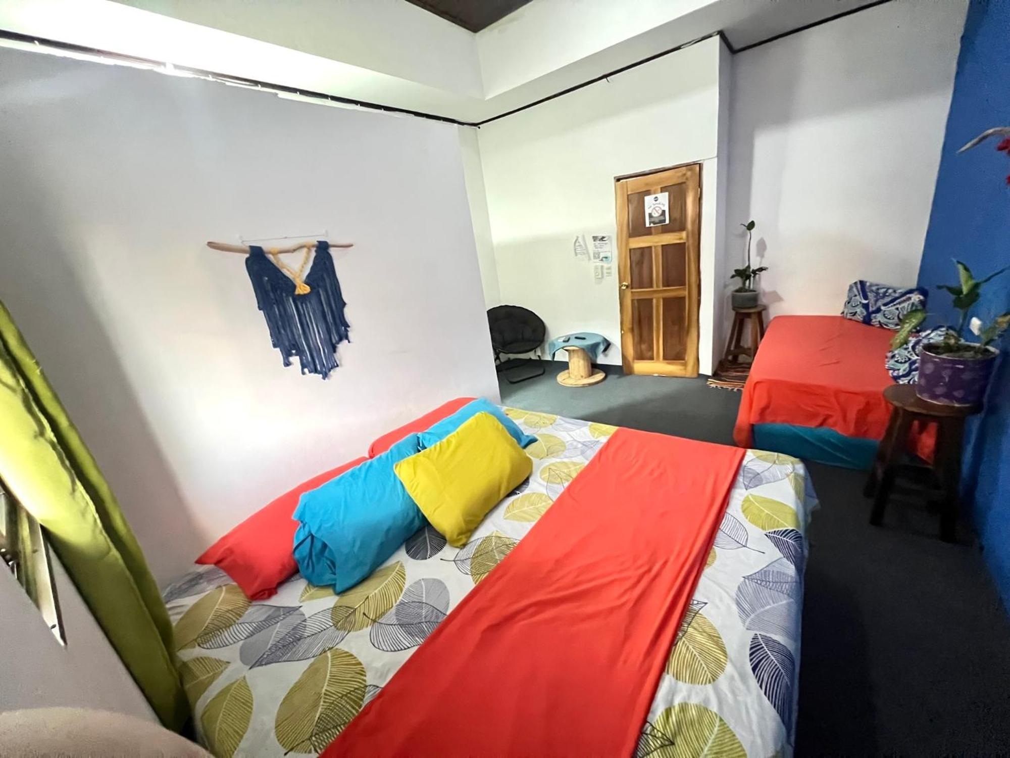 Passifloras Hostel Quepos Eksteriør billede