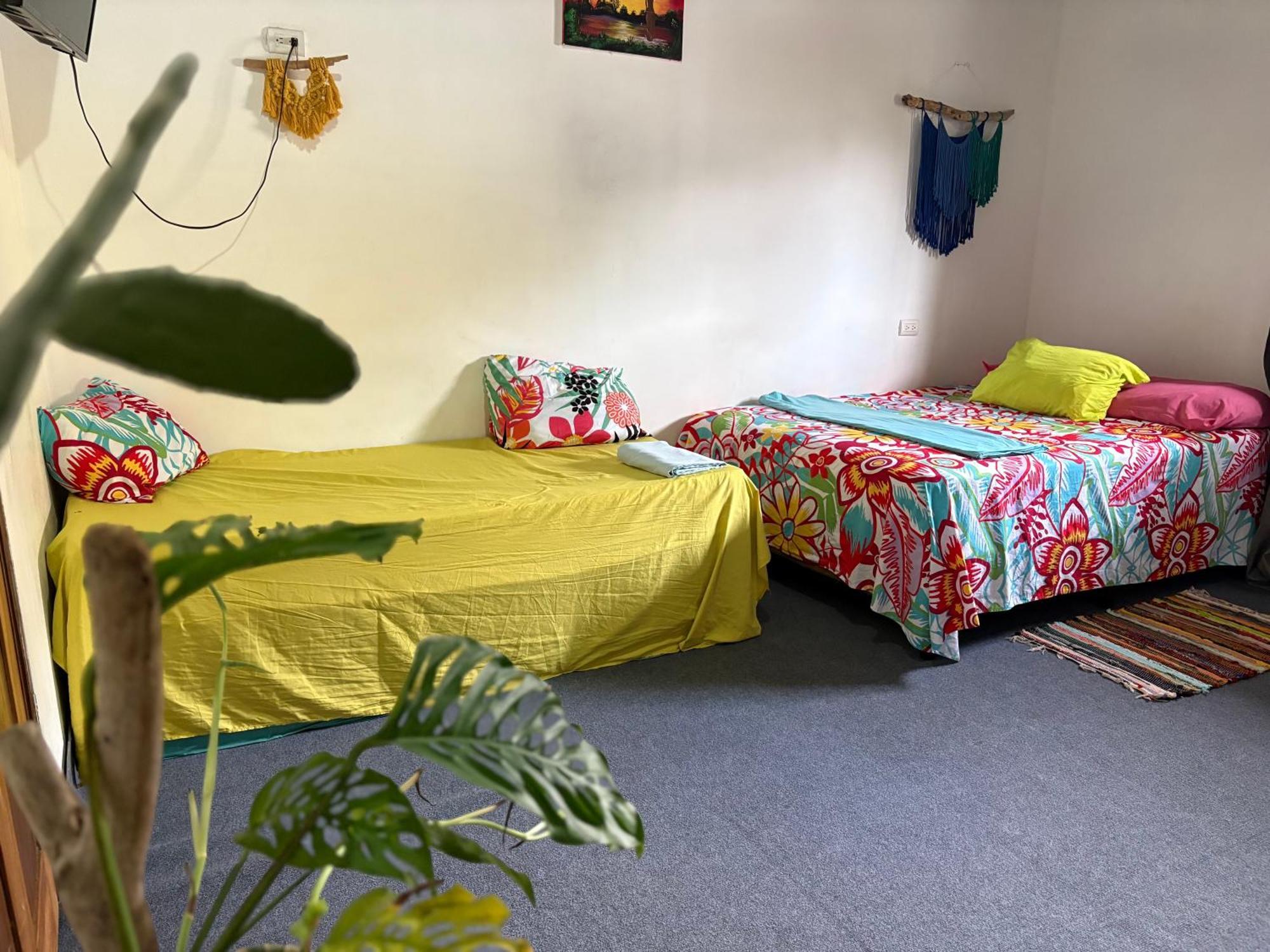 Passifloras Hostel Quepos Eksteriør billede
