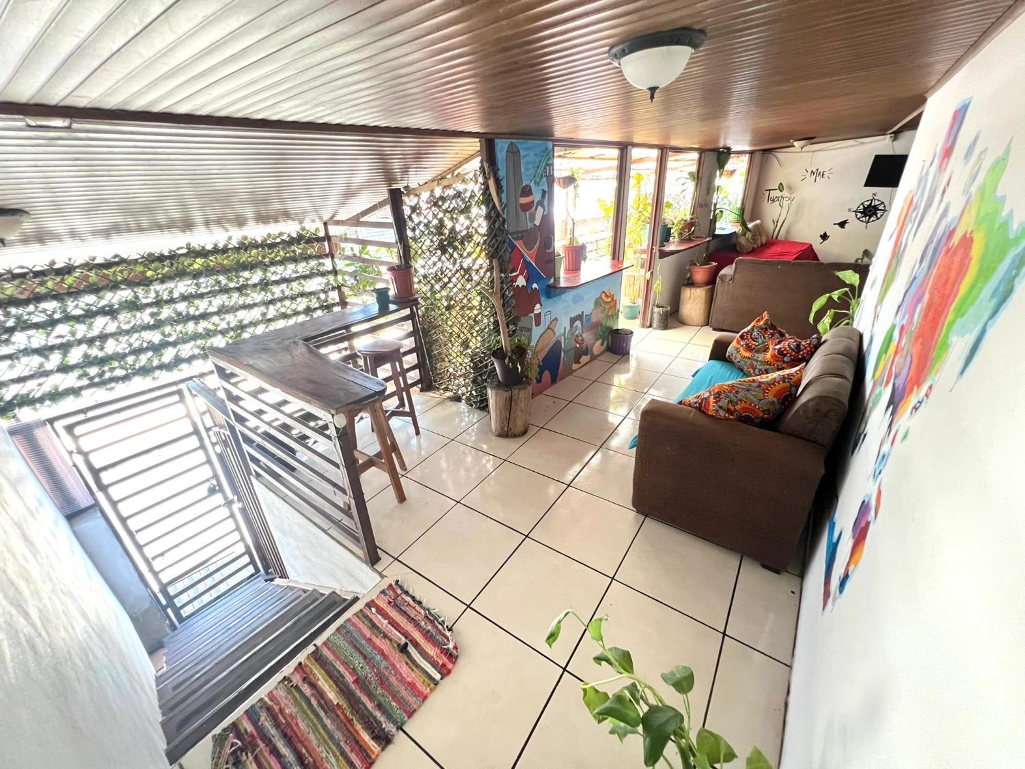 Passifloras Hostel Quepos Eksteriør billede