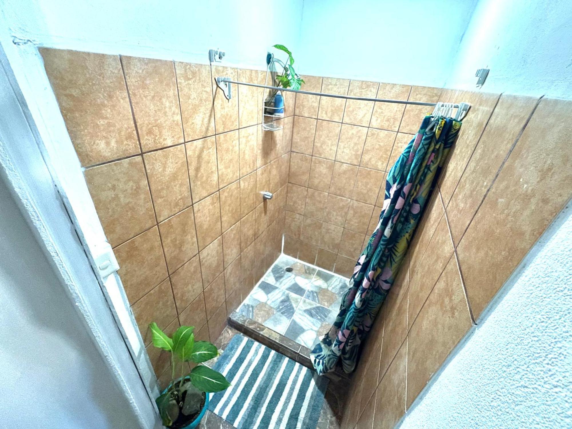 Passifloras Hostel Quepos Eksteriør billede