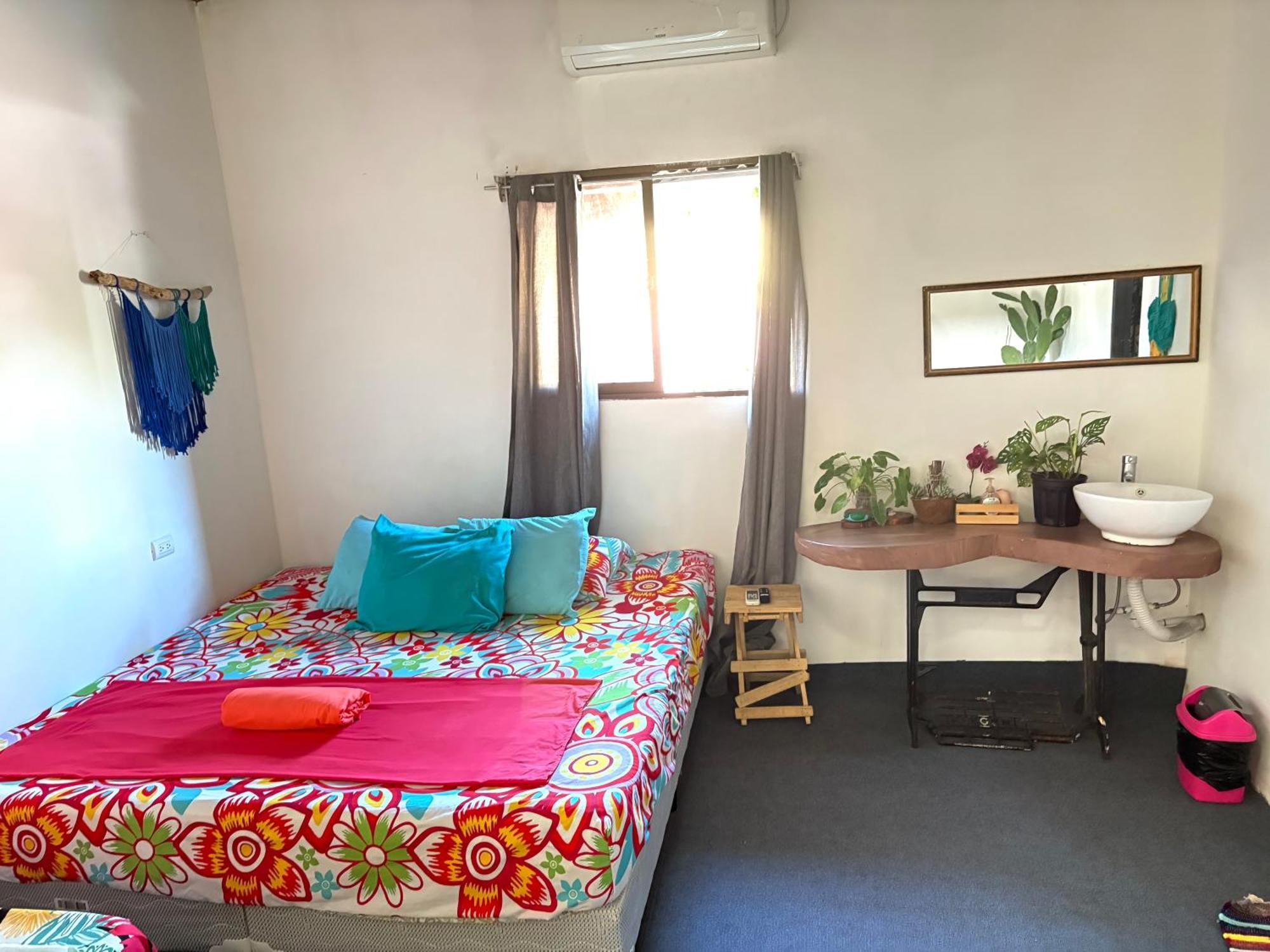 Passifloras Hostel Quepos Eksteriør billede
