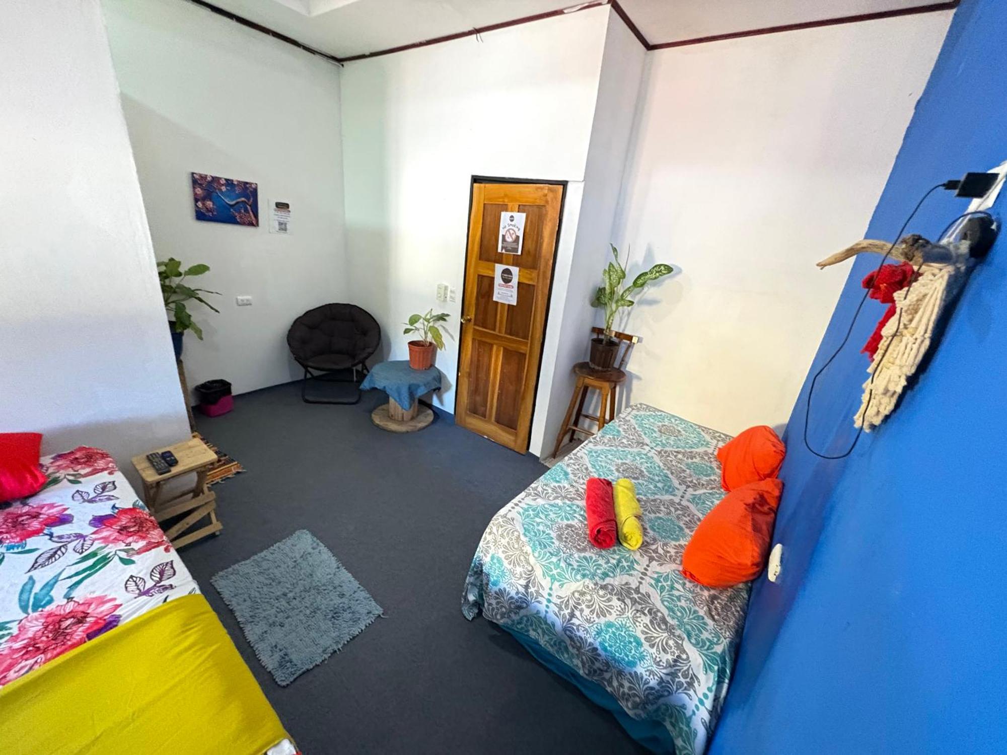 Passifloras Hostel Quepos Eksteriør billede