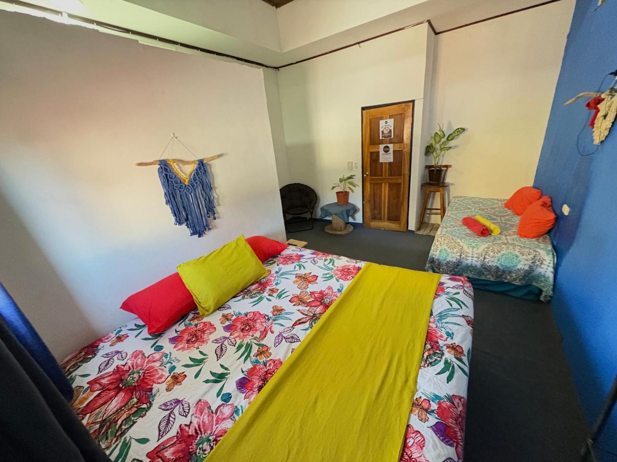 Passifloras Hostel Quepos Eksteriør billede