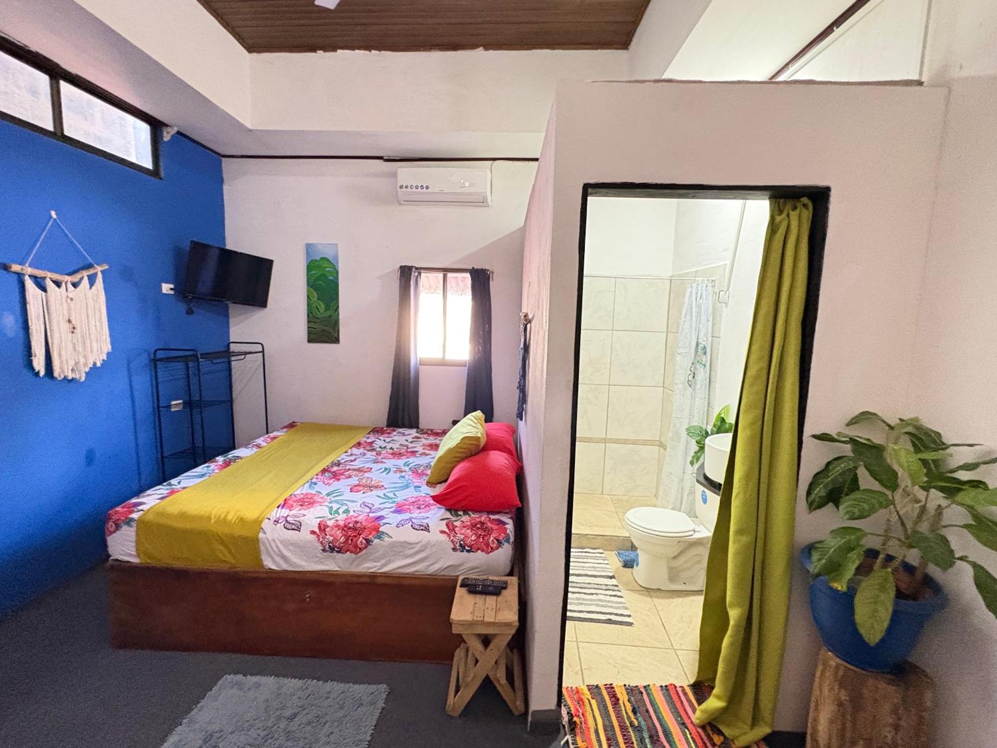 Passifloras Hostel Quepos Eksteriør billede